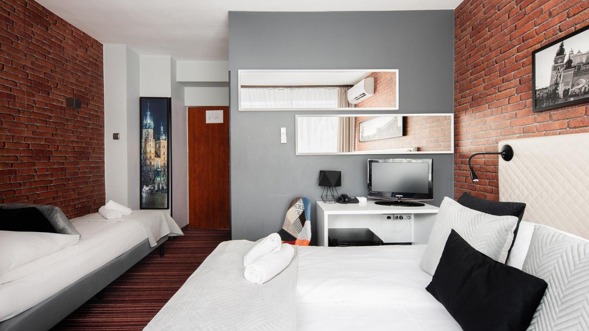 Hotel Delta Краков Экстерьер фото