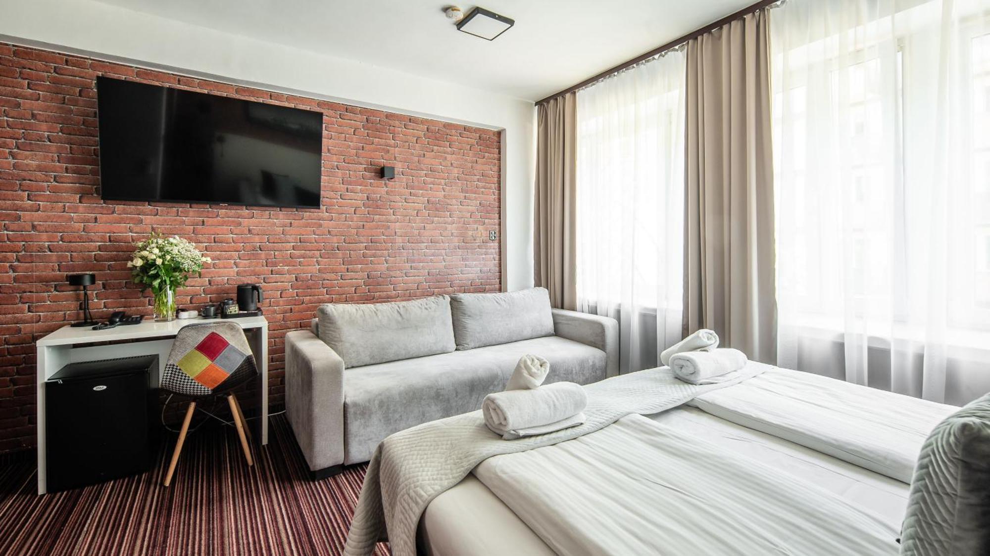 Hotel Delta Краков Экстерьер фото