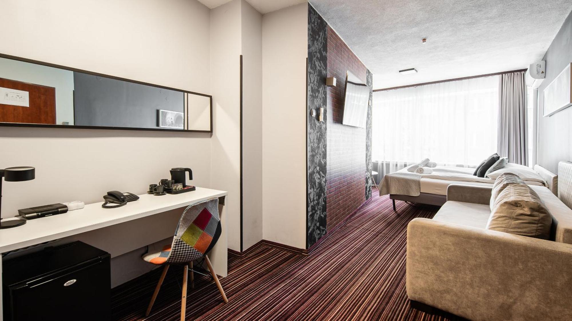 Hotel Delta Краков Экстерьер фото