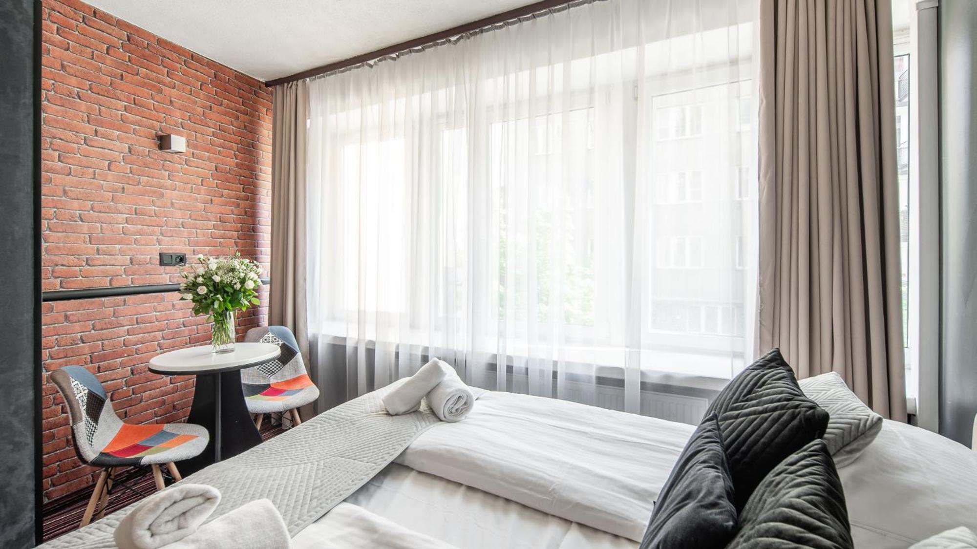 Hotel Delta Краков Экстерьер фото