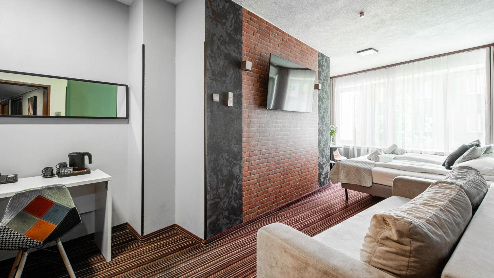 Hotel Delta Краков Экстерьер фото