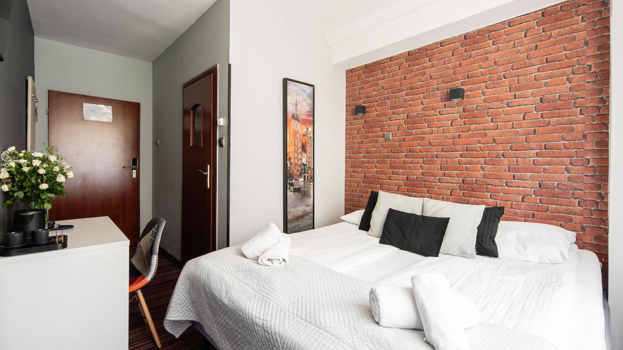 Hotel Delta Краков Экстерьер фото